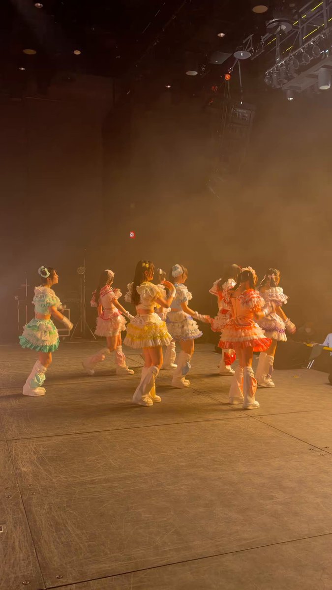 ヒロインズリーグのライブ途中で、時間制限のため退場する、中学生アイドル=͟͟͞͞( Ꙭ)