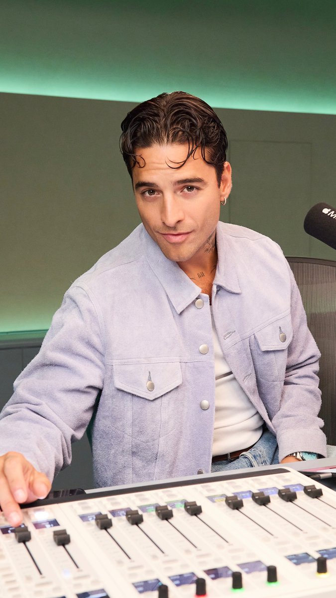 Encontrando el equilibrio como padre. MALUMA le cuenta a Lechero sobre su nuevo propósito y cómo creó su nuevo álbum, Loco X Volver. Mira su conversación en Apple Music y YouTube. Finding balance in fatherhood. Maluma tells Lechero about his newfound purpose and how he created his new album, Loco X Volver. Watch their conversation on Apple Music and YouTube.