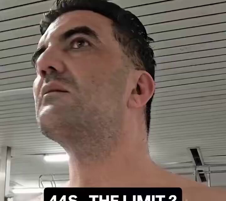 “Afeitarse” Porque este turco demente se afeitó en 45 segundos sin lastimarse.