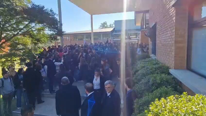 Otro IMPRESIONANTE video de lo que fue la visita de Javier Milei a @Udesa El Rey Filósofo
