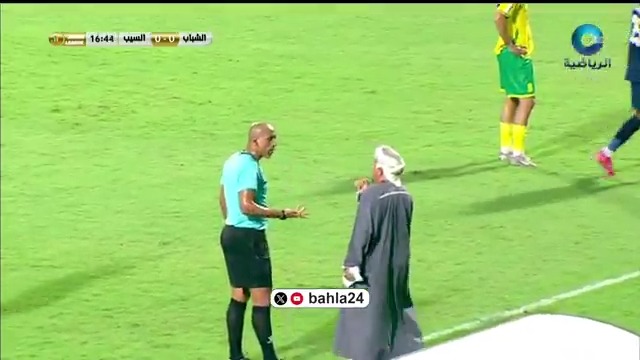 🚨🚨🚨🚨🚨 في الدوري العماني.. الحكم أحمد الكاف يقرر إيقاف اللقاء السيب والشباب بسبب إنزعاجه من صوت رابطة جماهير السيب 😨😳
