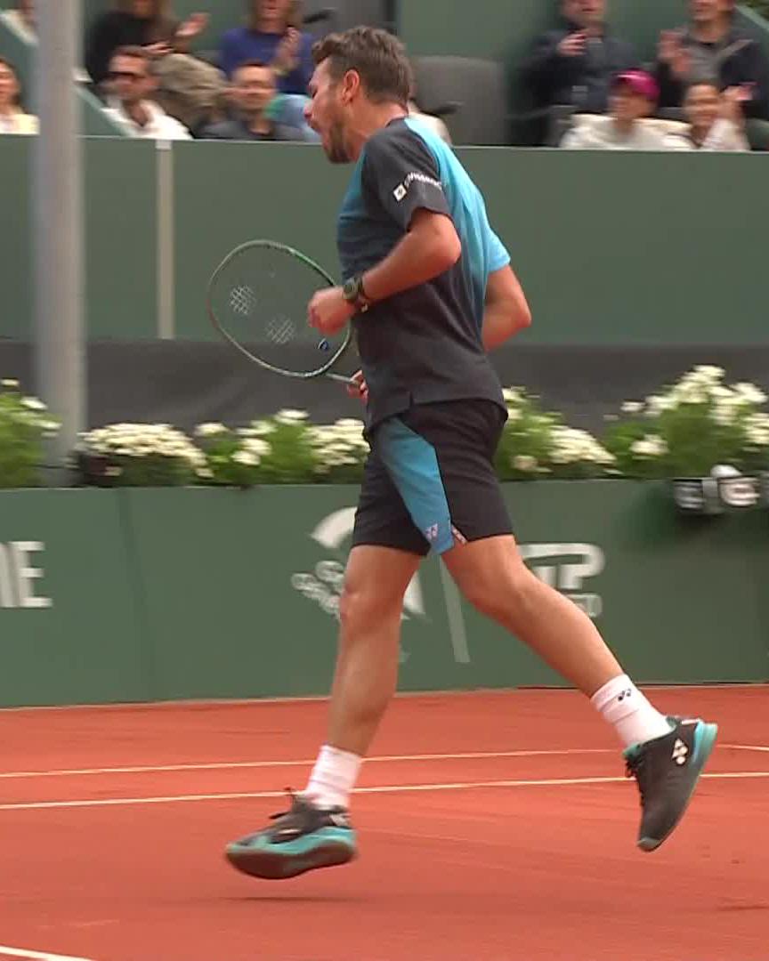 Seriously, Stanislas Wawrinka ? 🤯 Wicked backpedaling dropshot! #GonetGenevaOpen