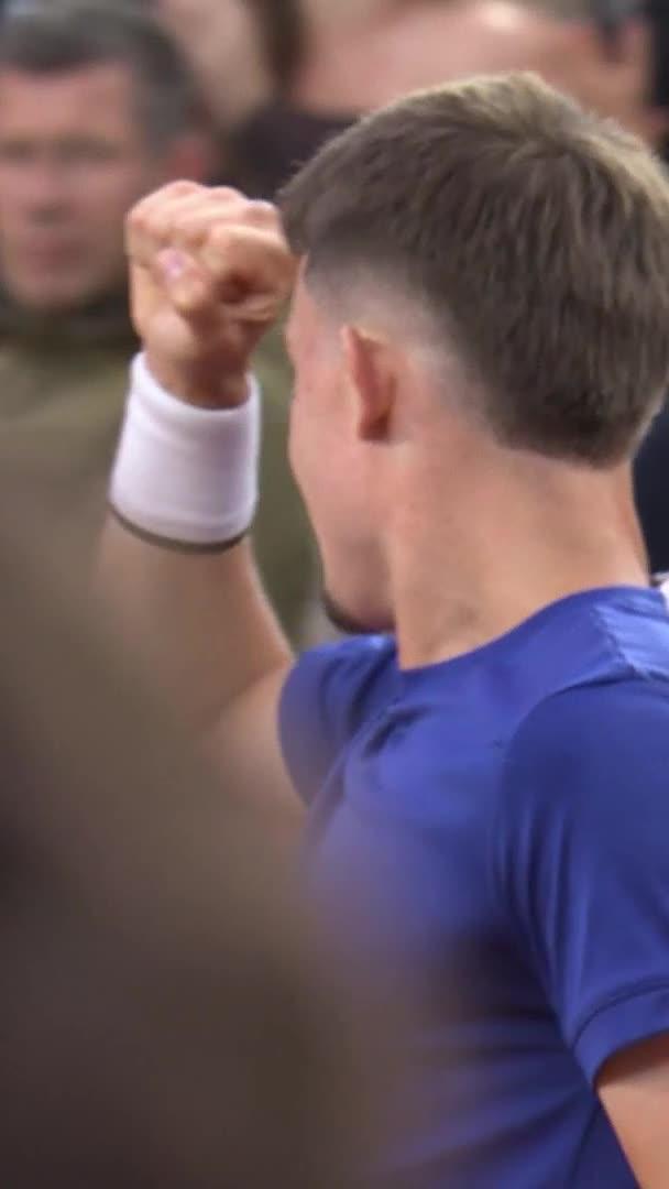 Le bruit du Lenglen Ahaha Jour 1 et déjà le feu, c’est mon Roland ça