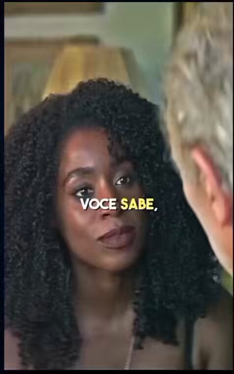 A única certeza absoluta da vida é que ela chegará. Mais cedo ou mais tarde, sem exceções. Não importa quem somos, quem fomos, o que fizemos ou deixamos de fazer. Se soubéssemos que ela chegaria com a delicadeza da cena, talvez sentíssemos um pouco menos de medo ou de receio. Talvez a enxergássemos não apenas como fim, mas como um silêncio inevitável que apenas nos toma pela mão quando chega a hora.