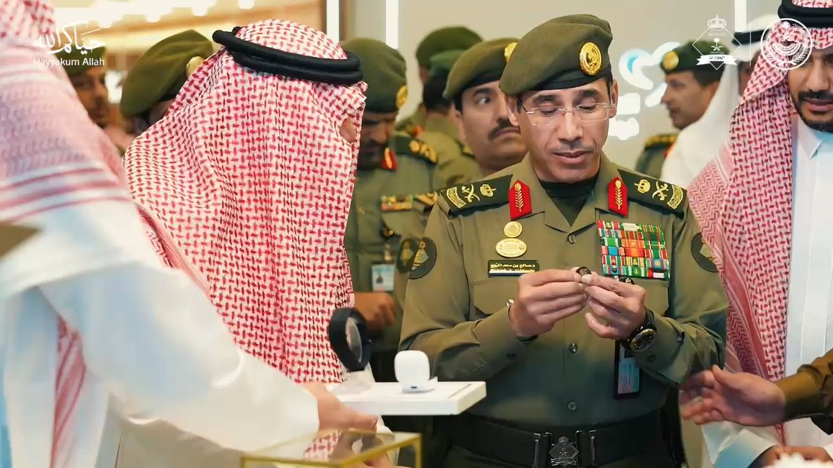 📹| مدير عام الجوازات المكلّف يزور معرض #منتدى_الصحة_والأمن_في_الحج بنسخته الثالثة. #الجوازات_السعودية #حياكم_الله