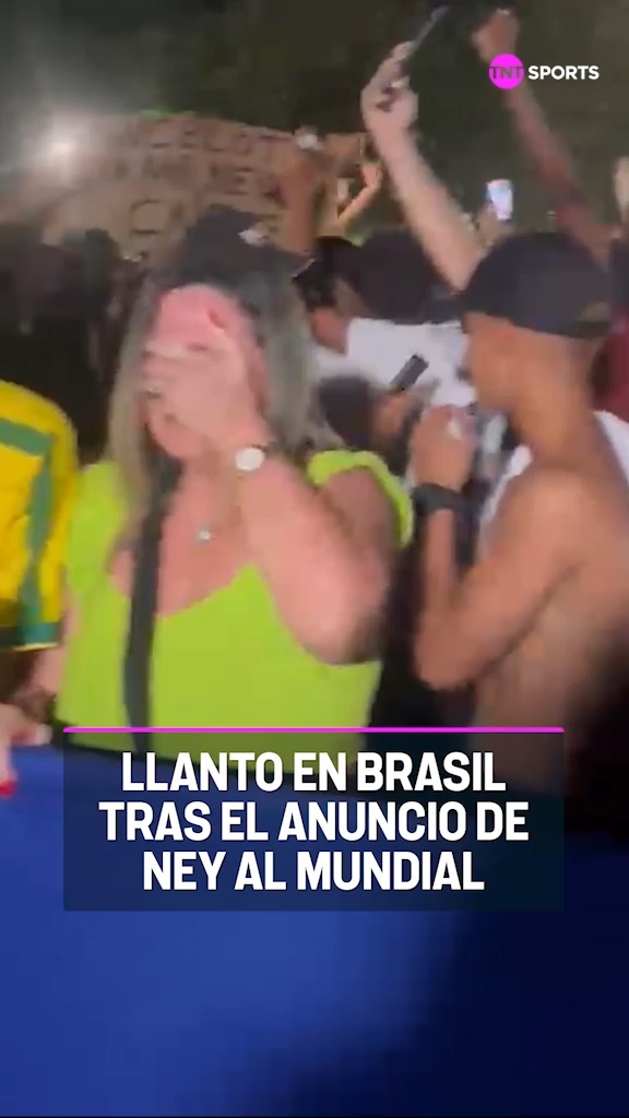 La reacción de la gente EN LA CALLE al enterarse que Neymar va al Mundial… saltando, cantando, agradeciendo y hasta LLORANDO. Locura en Brasil. 🥹🇧🇷