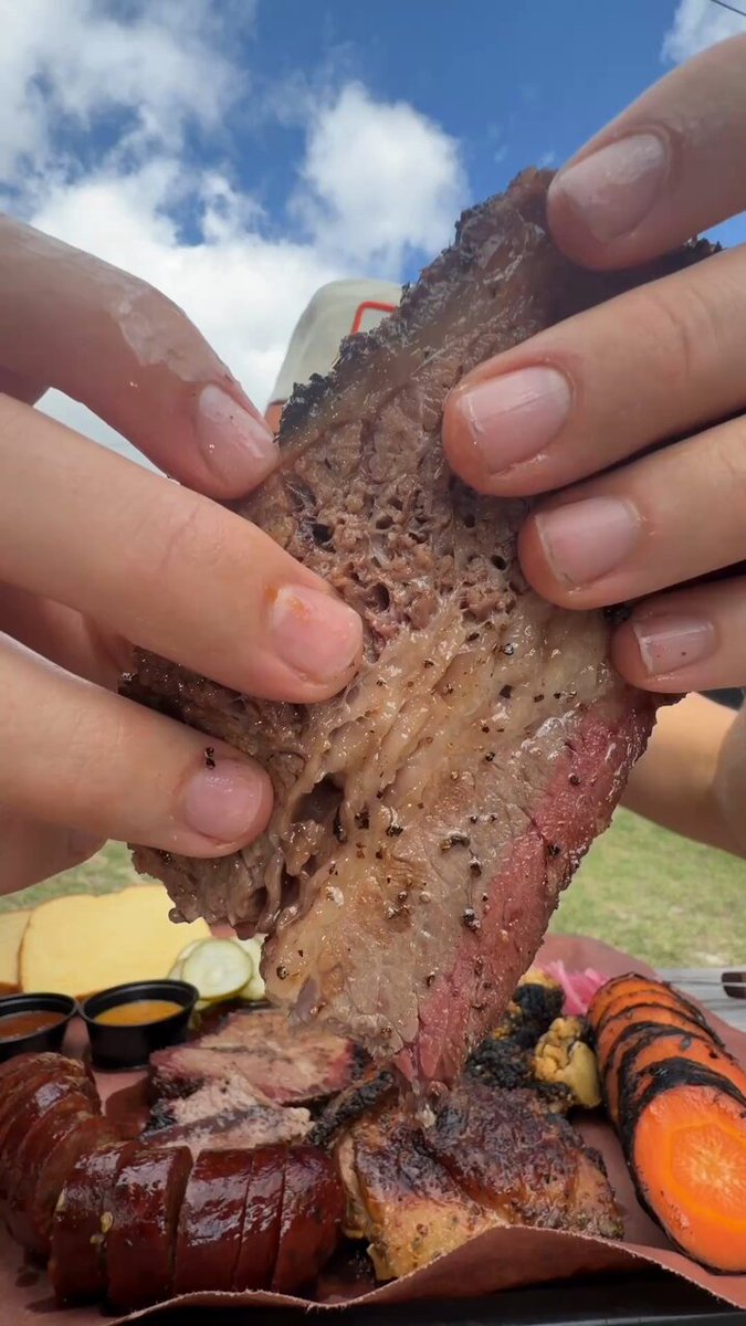 Leroy and Lewis, Austin, Texas!🐂🇺🇸 La verdad si se nota el nivel, fuimos a dos BBQs con estrella y si se nota la calidad. Es como agarrar cosas tradicionales pero si las llevan a otro nivel, como platillos muy creativos y pocos tradicionales, pero manteniendo el enfoque en