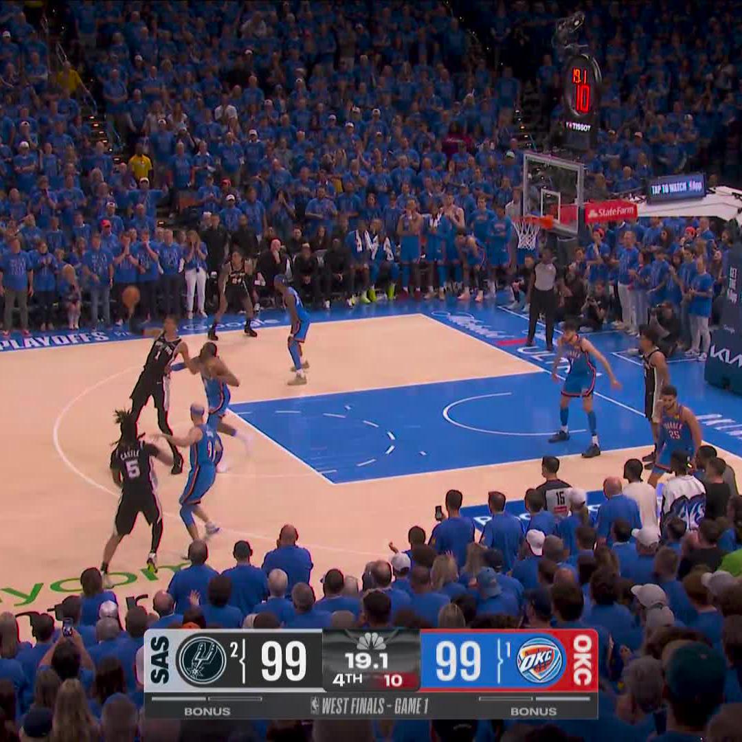 WEMBY SPINS IN THE LANE AND FINISHES THE CLUTCH BUCKET! 📺 NBC and Peacock