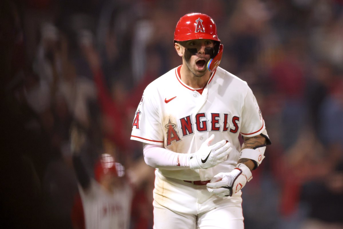 The Los Angeles Angels entered the 9th inning with 0 hits and trailing Two batters later, they're WALK-OFF WINNERS 🤯