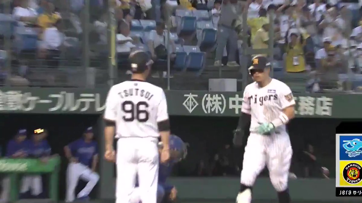 3回裏、一死1塁から佐藤選手が右中間スタンドへ第12号ツーランホームランを放つ！！