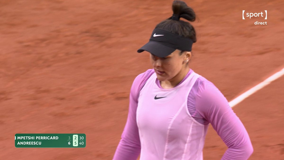 Bichette, les larmes de Daphnee Mpetshi 🇫🇷 c’est triste. Elle a fait son match, mais Bianca est trop forte, et globalement ce niveau est trop fort pour elle. Il faut la laisser avancer, et ne l’inviter l’an pro, que si elle a des références en pro.