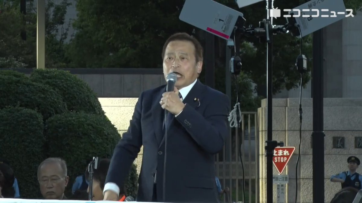 社民党 ラサール石井議員が改憲反対デモでスピーチ「各国のスパイは優秀、スパイ防止法案で捕まるマヌケなスパイはいない」「政府批判する日本人を捕まえる為にある」 「安保法制の頃から彼らが撒いた種、刈り取ってその地に、彼らが揶揄する"お花畑"を作ろうじゃありませんか」 #国会正門前大行動0519