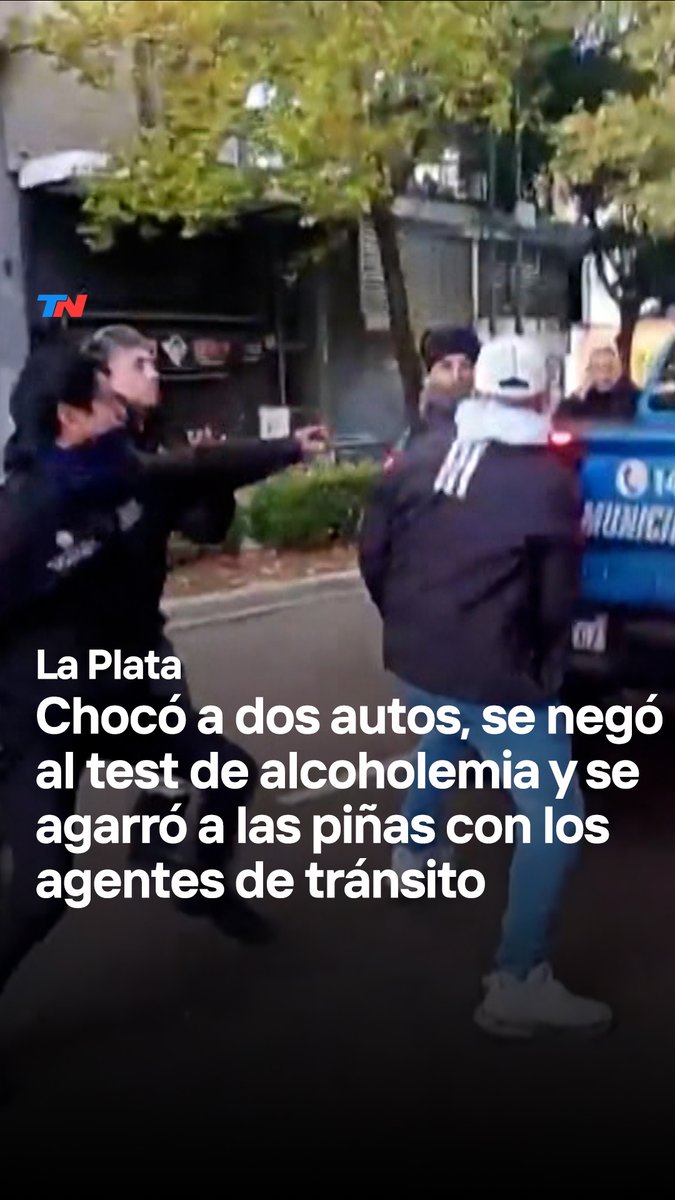 Chocó a dos autos, se negó al test de alcoholemia y se agarró a las piñas con los agentes de tránsito. Tuvo que intervenir la policía para detenerlo. Ocurrió en la intersección de las calles 45 y 8 en La Plata.