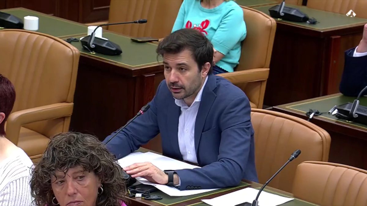 No sé si alguien del PP le ha presionado para que usted hoy no diga nada aquí, pero le aconsejaría que no se fiara de ellos, porque no dudarían ni un momento en despedazarla. 🎥 Javier Sánchez Serna a Maribel Vilaplana en la comisión de la DANA.