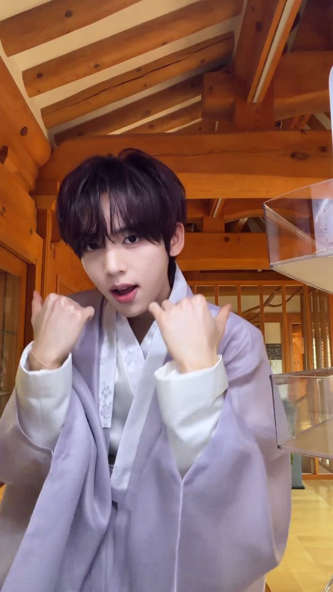 👏🏻👏🏻 괜찮은데?😏 🔗 #AND2BLE #앤더블 #HANYUJIN #한유진