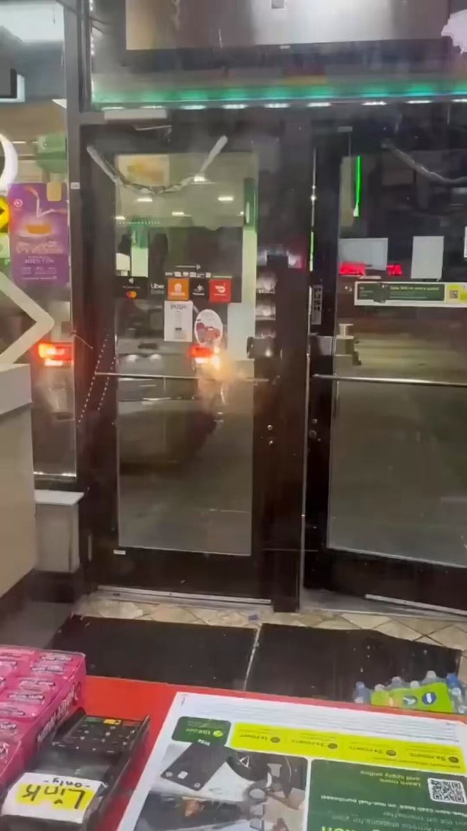 An employee working at a BP gas station in Chicago recorded a smash-and-grab incident. According to the employee, the suspects were able to get away with an ATM.
