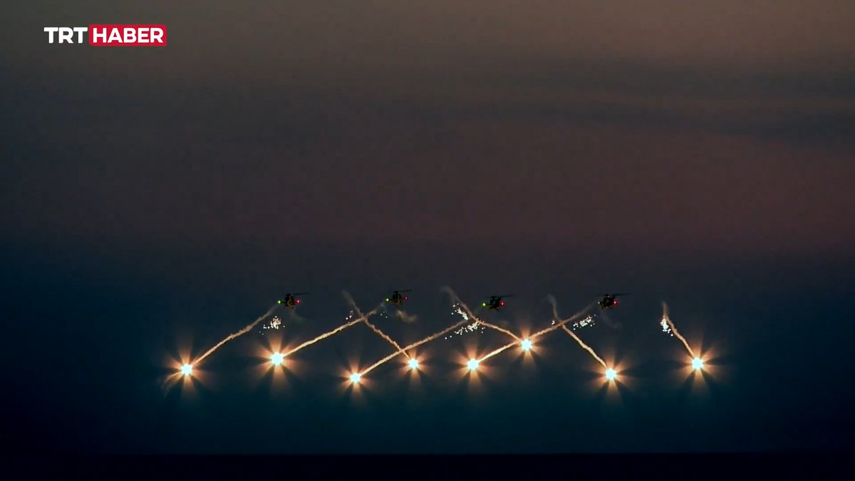 🇹🇷🚁ATAK taarruz helikopterleri, #Efes2026 Tatbikatı'nda hedefleri eş zamanlı ve koordineli atışlarla vurdu.