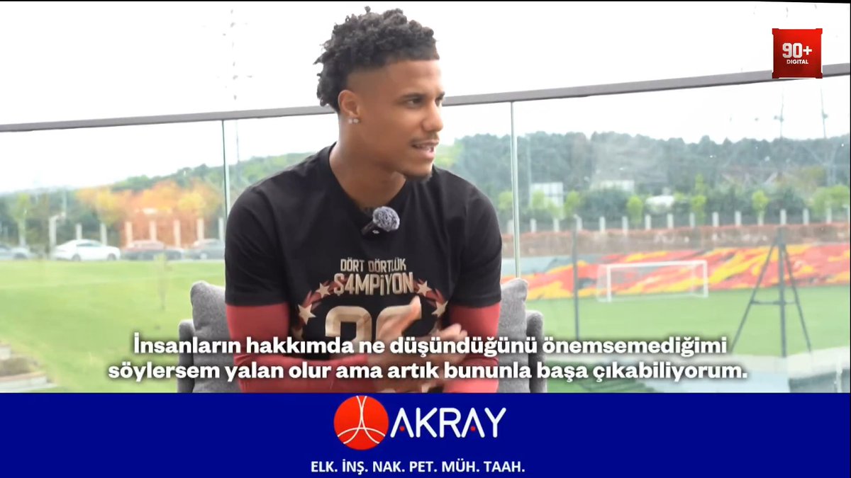 Soru: "Sosyal medyada 'Kronik sakat' şeklinde yazılıp çizildi, bu sezon 50 maçın üzerine çıktı. Bunları görünce üzülüyor mu ya da ne söylemek ister?" (90+ Digital) Ismail Jakobs: "İlk sezonumda bu durum beni biraz etkilemişti. Sosyal medya, medya ve taraftar dinamiklerini burada öğrendim. İnsanların hakkımda ne düşündüğünü önemsemediğimi söylersem yalaan olur ama artık bununla başa çıkabiliyorum. Sahada ne verebileceğimi biliyorum. Taraftarların sahada olduğum sürece performansımla ilgili şikayetçi olduklarını hiç görmedim. Sadece sakatlıklardan yakınıyorlardı. İlk sezonum zordu."