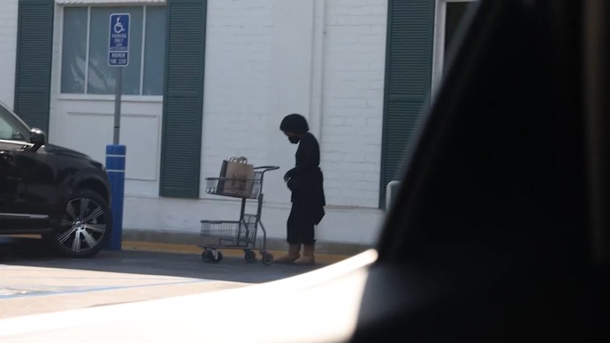 👀 Diana Ross goes undercover for a grocery run in Los Angeles! Credit: Backgrid
