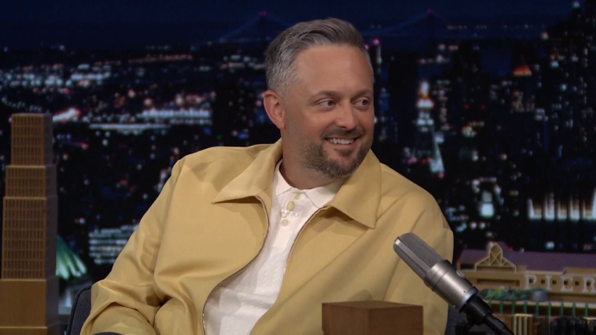 As girl dads, Nate Bargatze and Jimmy don’t understand why their daughters use so many towels 🤣 #FallonTonight