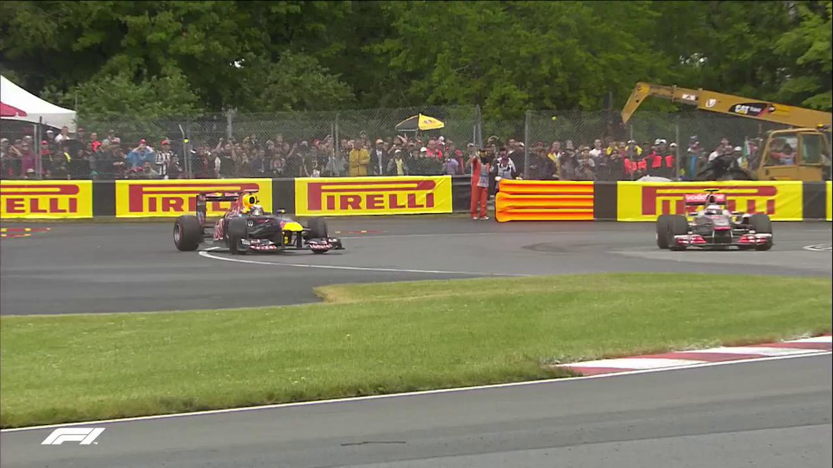 😱4 SAAT 4 DAKİKA 39 SANİYE SÜREN UNUTULMAZ YARIŞ! 🛞6 kez pit stop yaptı ❌Son sıraya düştü 💥Ceza aldı 👀Takım arkadaşı Lewis Hamilton'ı yarış dışı bırakan bir kazaya imza ttı 🏆Jenson Button hafızalardan silinmeyen 2011 Kanada GP’de zafere ulaştı!