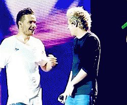 Niall spoke about losing Liam🥺He spoke about how losing someone who’s just a couple of weeks older than you is hard🥺He said that Liam loved being on stage and things like that and that pumps him up to do certain things because he knew Liam would love doing that🥺My Niam heart😭