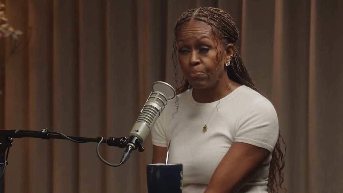 😬 Michelle Obama says MAGA movement is full of desperate people, not racists. 🎥: Talk Easy with Sam Fragoso