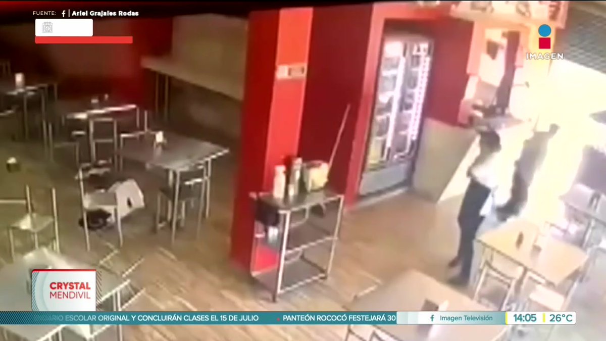 #Chiapas | Un hombre entró a un restaurante de carnitas en Villaflores y atacó a un mesero, metiéndole 10 balazos. El agresor ya fue detenido y el motivo habría sido una deuda. Alberto López nos cuenta.