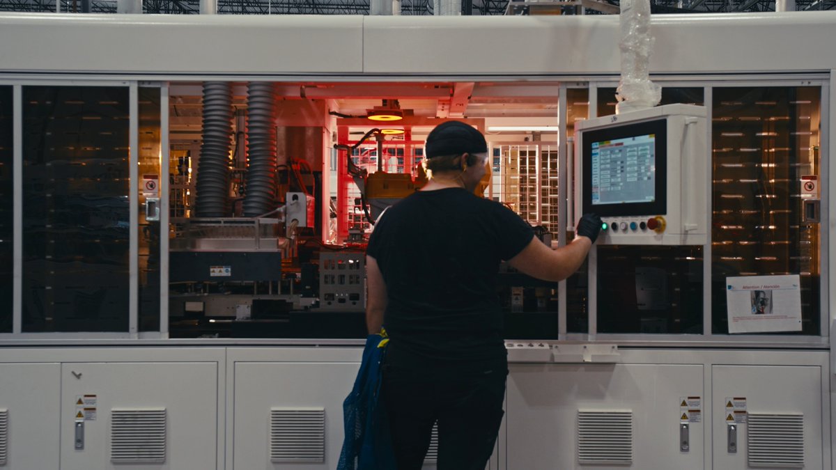 Precision at scale. Inside our stringer machines, more than 70 solar cells per minute are connected into high-performance cell strings — the electrical core of every solar module. All powered by materials and manufacturing capacity rooted in America’s industrial base.