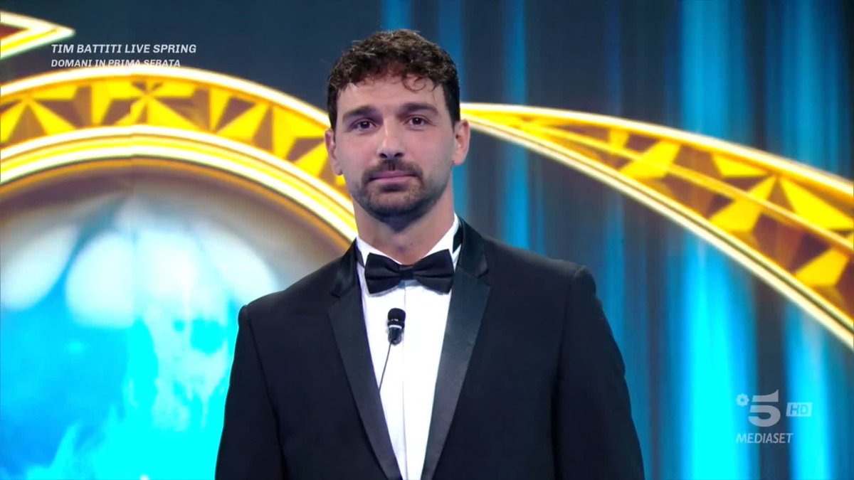 Il pubblico ha deciso che a dover abbandonare la Casa di #GFVIP è... Renato!