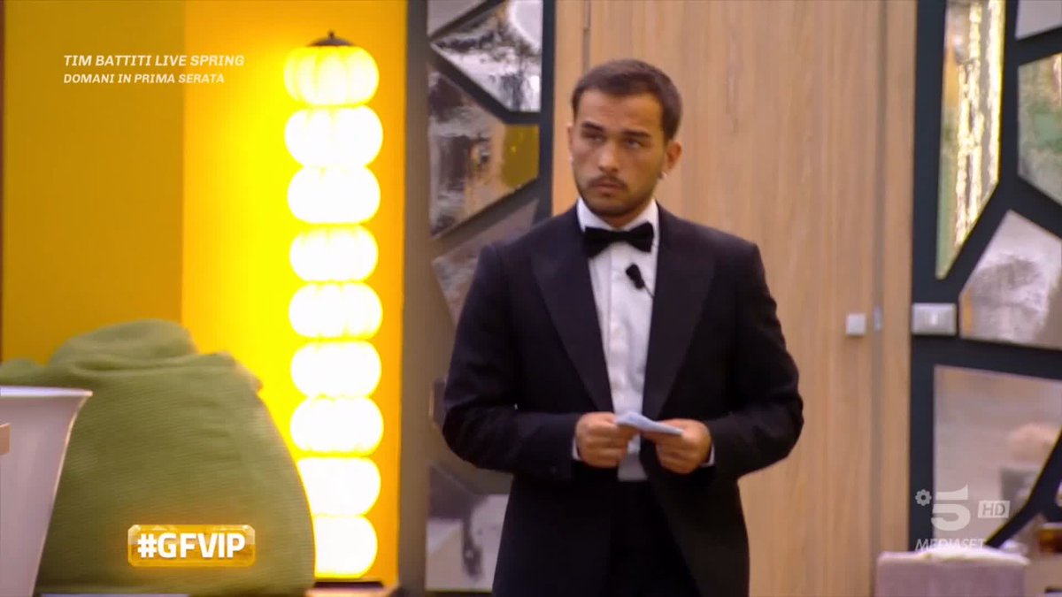 Ma questo bigliettino? 👀 #GFVIP