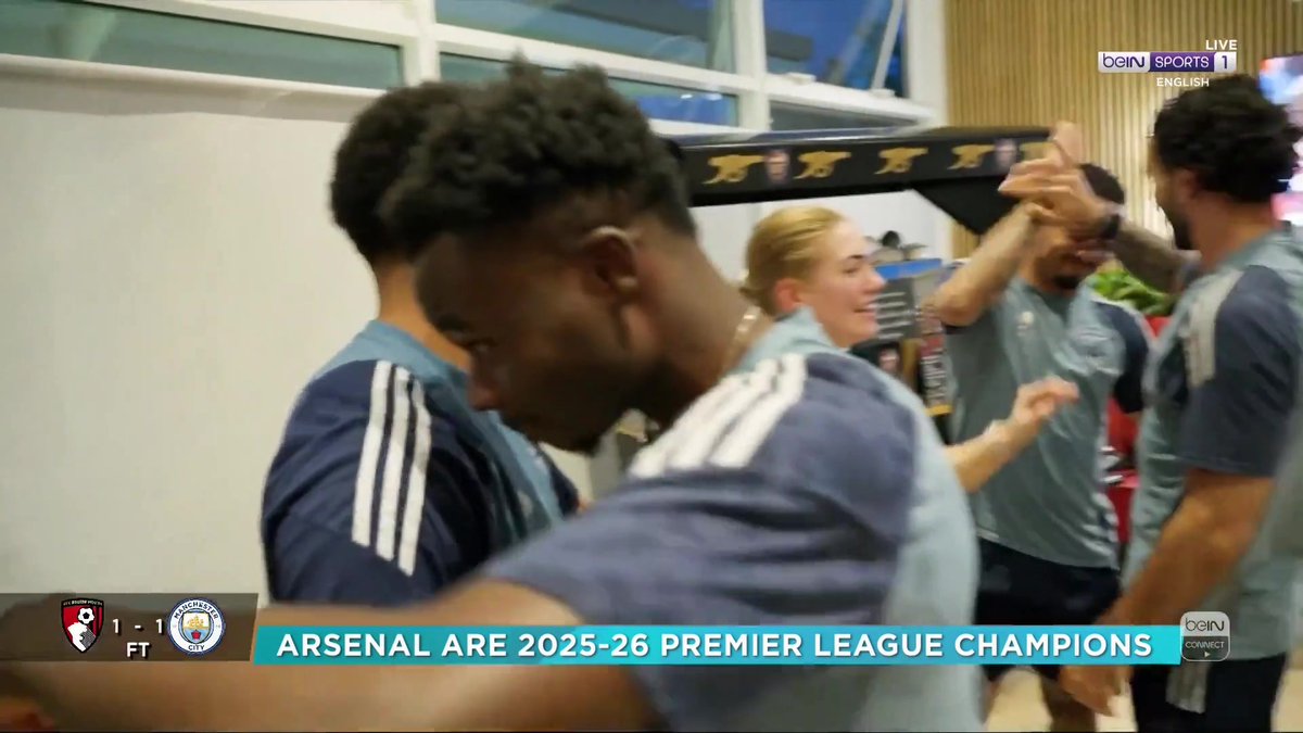 Arsenal’s squad celebrate the moment they became Premier League champions 🏆🎉 #beINPL | #Arsenal