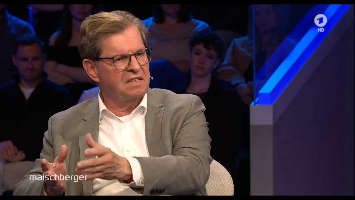 Die #SPD wolle, „dass viel weniger Menschen soziale Transfers brauchen“, so Ralf Stegner MdB. Man könne mit „ein bisschen weniger Obrigkeitsstaat, ein bisschen weniger Bürokratie“ eine Menge sparen, ohne jemandem weh zu tun. #maischberger