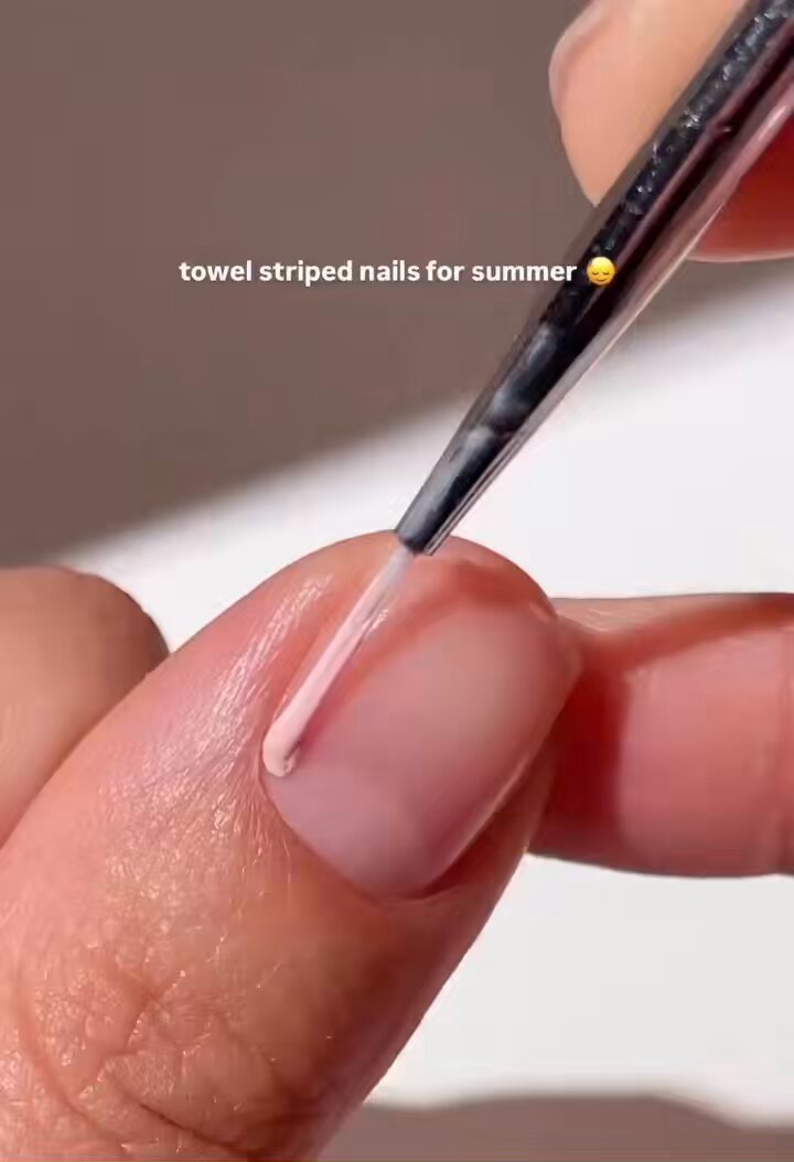 🏖️👙🌊☀️🐚 beach towel stripe nails