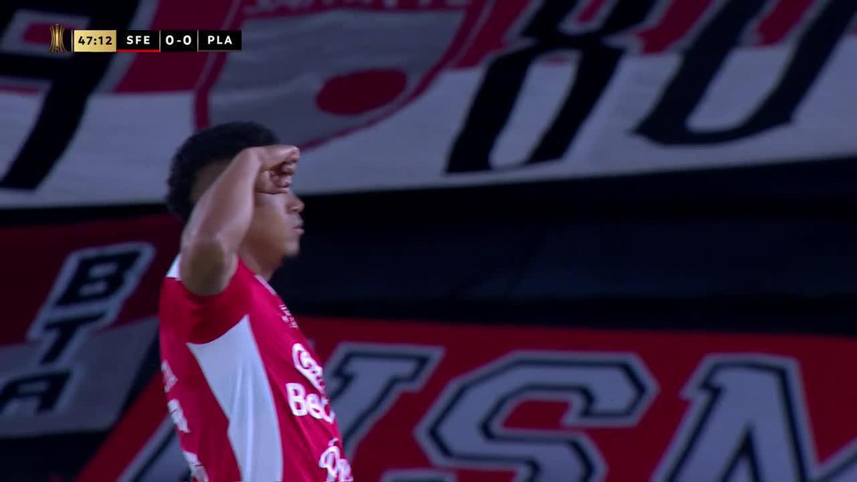 🇨🇴 GOOOL de Iván Scarpeta. El defensa marcó el 1-0 de #SantaFe ante #Platense, al 48’, por Libertadores