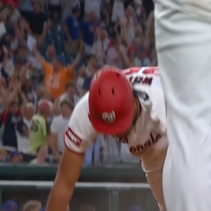 Una jugada que no se ve todos los días 👀❗ El jardinero de los Nationals, James Wood, conectó un grand slam dentro del parque ante los Mets.