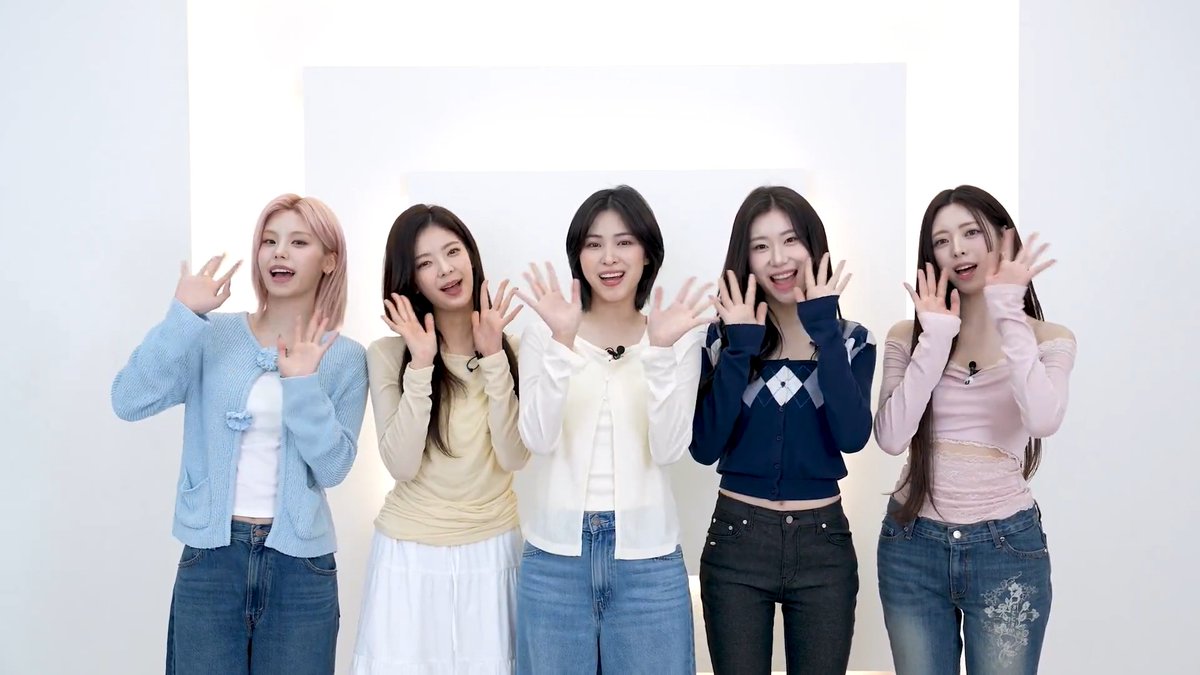 ◤New Release◢ #ITZY の12thミニアルバム "Motto" が配信中✨ タイトル曲の爽快なメロディーと 5人の進化した魅力で心奪われる人が続出🎶 メンバーそれぞれのソロ曲も必聴! ▶︎ ITZY JAPAN OFFICIAL #ITZY_Motto