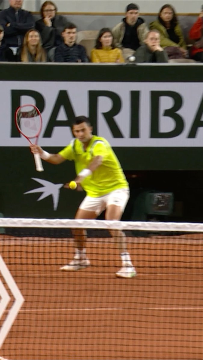 Barrios Vera pulls off a brilliant dropshot whilst holding the top of the racket 🤯