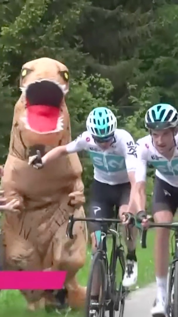Happy birthday to one of the all-time greats, Chris Froome 🇬🇧🥳 Throwback to when he went head-to-head with a T-rex at the Giro 🦖