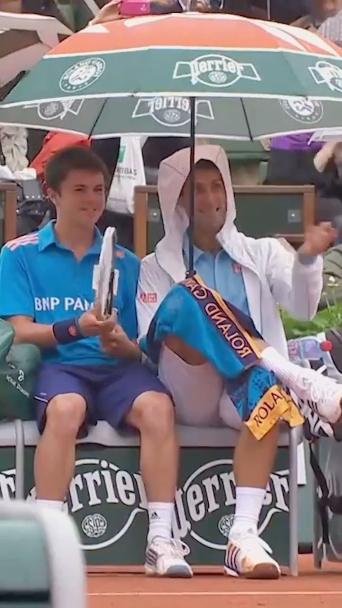 No conozco nadie que esté dentro del mundo del tenis que hable mal de Djokovic. NADIE. Es un tipazo. Habrá cometido sus errores, como todo el mundo, pero el corazón que tiene es bueno y generoso. Esto pasó un año en Roland Garros con un recogepelotas.