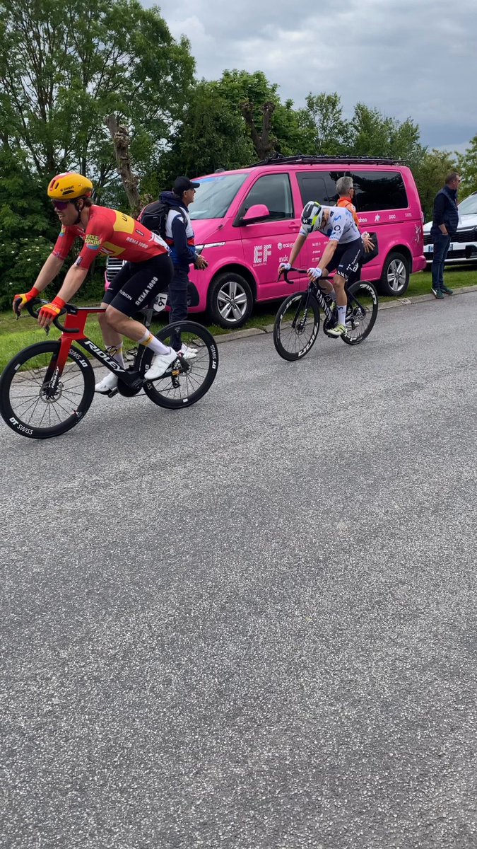 🇫🇷 #4JDD - Etapa 1 🏁 Carlos Canal termina 8º en el sprint del nervioso y revirado final de Laon, donde Jon Barrenetxea se vio implicado en una caída a falta de un kilómetro para la meta. #RodamosJuntos I Movistar España I 4 Jours de Dunkerque - GP des Hauts-de-France
