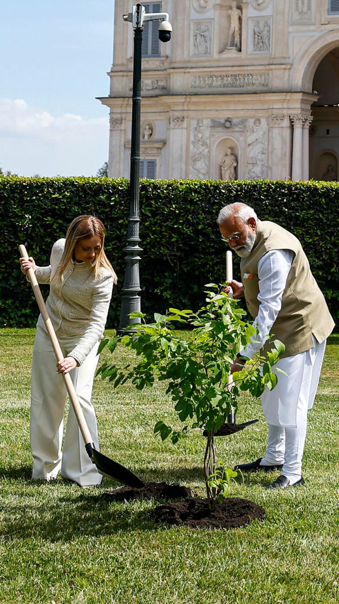 La visita del Primo Ministro dell’India, Narendra Modi, sancisce l'apice di un percorso che in questi anni abbiamo costruito con costanza e determinazione. Oggi a Roma eleviamo il nostro rapporto a partenariato strategico speciale, cioè il più alto mai raggiunto nelle relazioni tra le nostre due Nazioni. Italia e India sono più vicine che mai e le nostre relazioni sono nella condizione di poter esprimere il loro potenziale al massimo livello 🇮🇹🇮🇳
