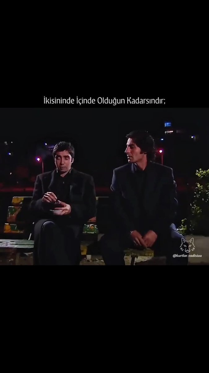 Bir denizi bir de çölü seviyorum, çünkü ikisinin de içinde olduğun kadarsındır..🚬