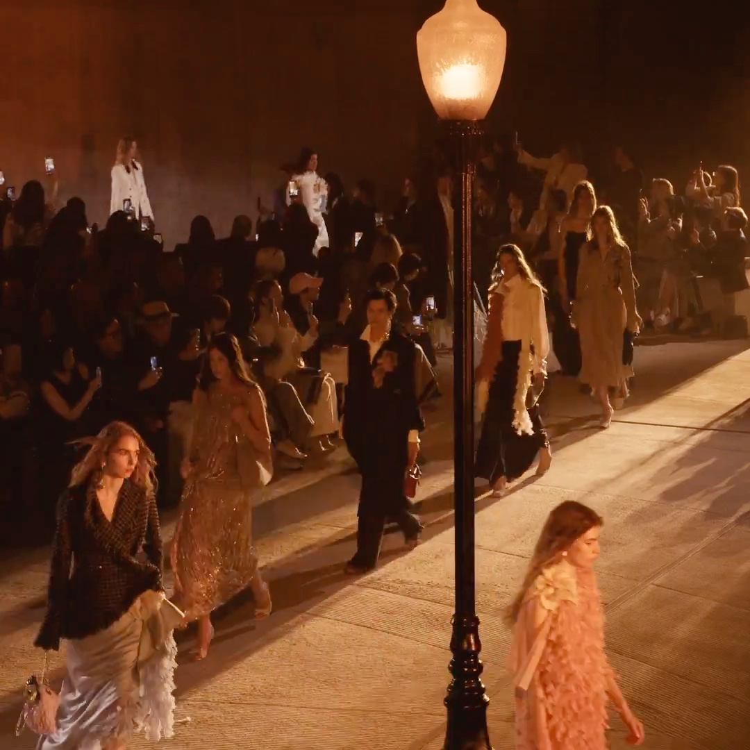 Hollywood ending. We wrap up our coverage of last week’s Dior Cruise 2027 Show with the cinematically-lit finale taking place against the backdrop of the Los Angeles County Museum of Art. #DiorCruise