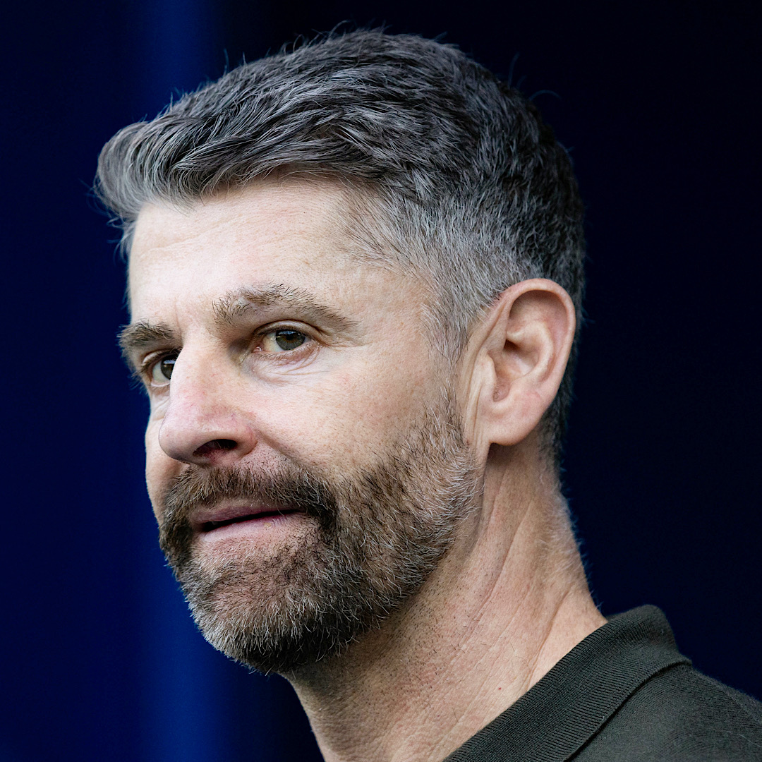 💬 "The fanbase are willing to go everywhere... We have to put a team on the pitch that they will be proud of." Our interview with Head Coach Stephen Robinson is streaming for RedTV subscribers now ⤵️ 📺