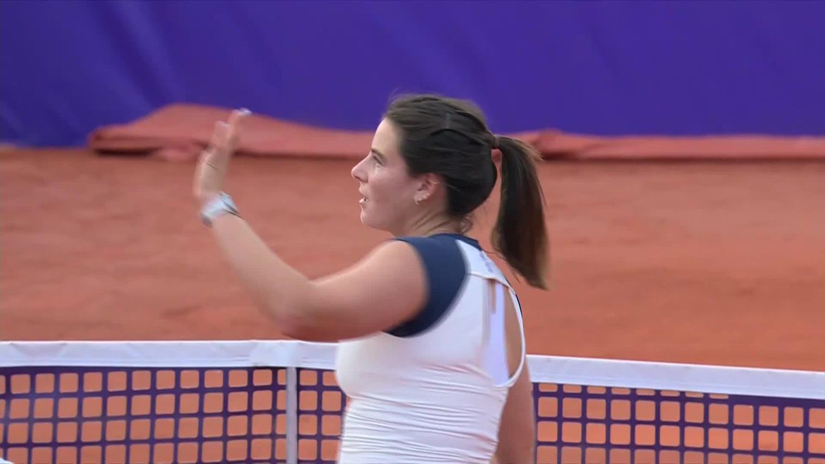 100th career win on Tour 🌟 Emma Navarro outlasts Jovic for a place in the quarterfinals! #IS26