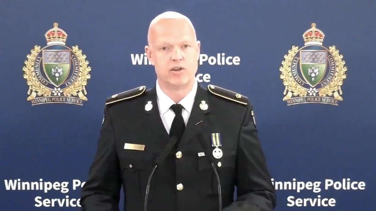Winnipeg police &amp; OPP announce the arrest of 33 people connected to Mexican Cartels &amp; Hells Angels, in the largest drug bust in Manitoba history. More than 525kg's ($37M) in drugs, 14 illegal guns, vehicles &amp; cash were seized. Where are the feds? Chasing licensed gun owners. 🇨🇦