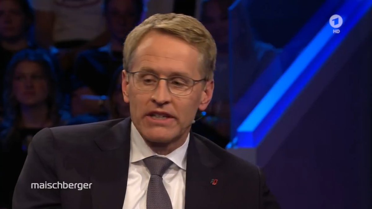 Daniel Günther (CDU Deutschlands) hat kein Verständnis für die Kritik seiner Parteifreunde an Robert #Habeck: „Manches, was an Bashing gegen ihn stattgefunden hat, war maßlos übertrieben.” Er habe mit Habeck „extrem gut zusammengearbeitet”. 📺 Heute bei #maischberger um 23:35 Uhr!