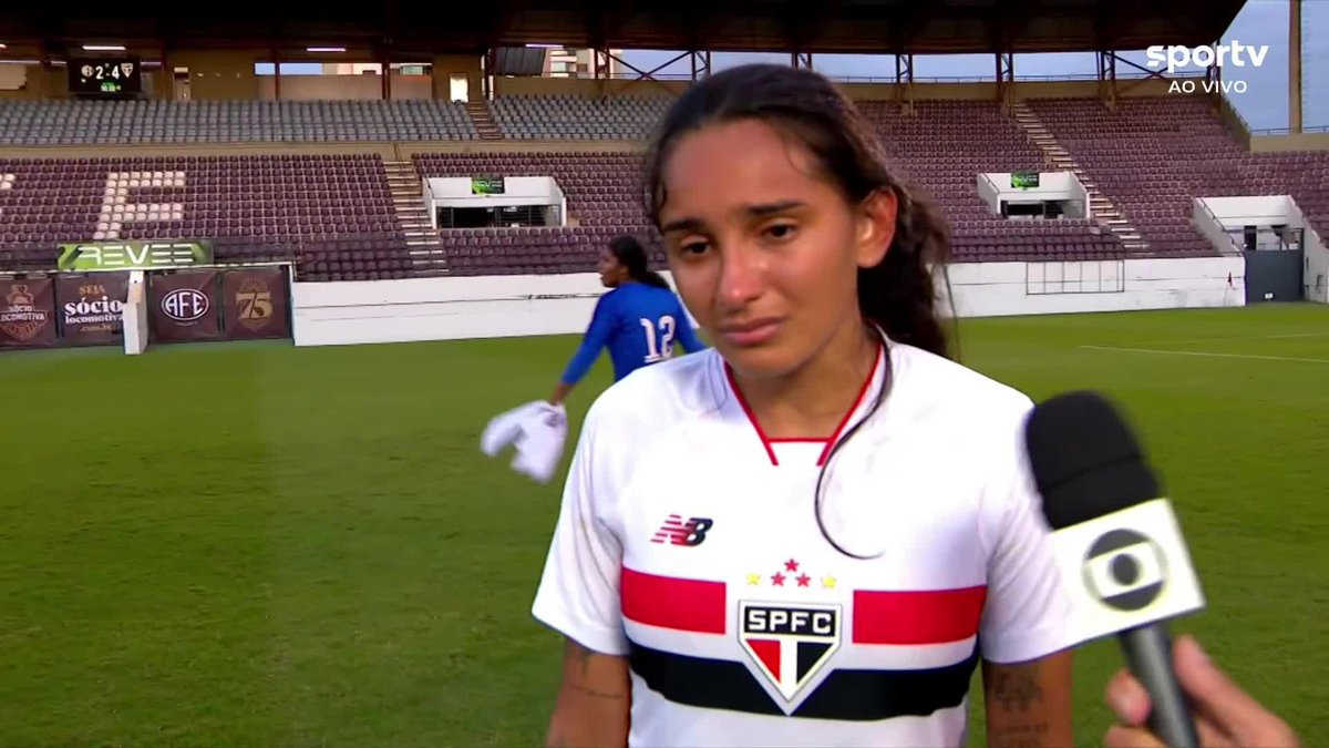 "É inadmissível. A gente está numa categoria de base, a gente está aqui para aprender sobre futebol, e um cara daquele (maqueiro) me manda tomar no c* e me chama de 'biscate'. É inadmissível!" 🎙️ Sarah, jogadora do sub-20 do São Paulo. 🎥 sportv ge