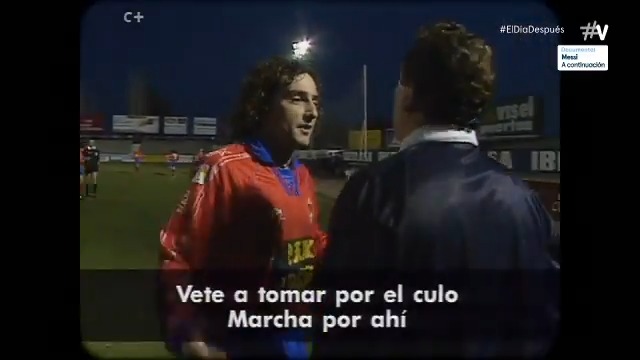 Secuencia mítica de #ElDíaDespués entre "Pichi", histórico del desaparecido #CDOurense y el linier, - "Vete a tomar por el culo" - "Ehhh, oíste lo que me dijo?" #historiafútbolourense 1996/97